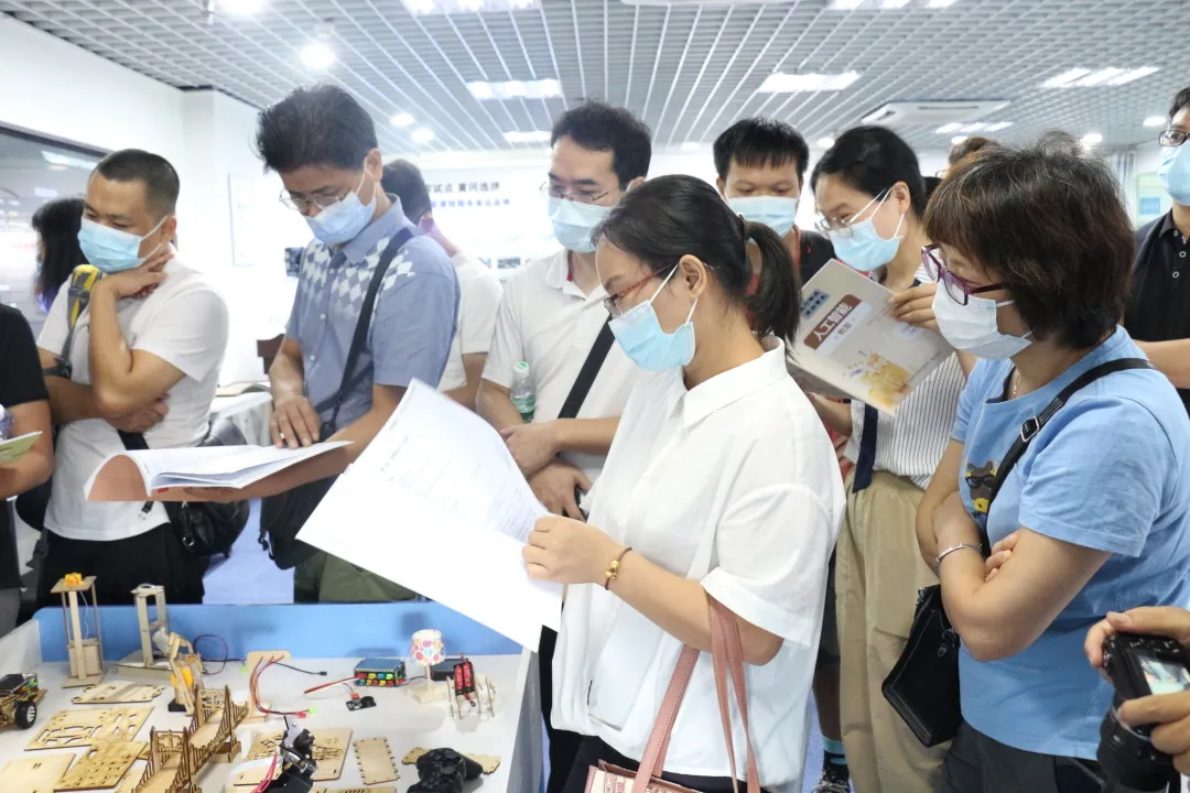 热烈祝贺中山市中小学人工智能创新教育骨干教师研修班顺利开班