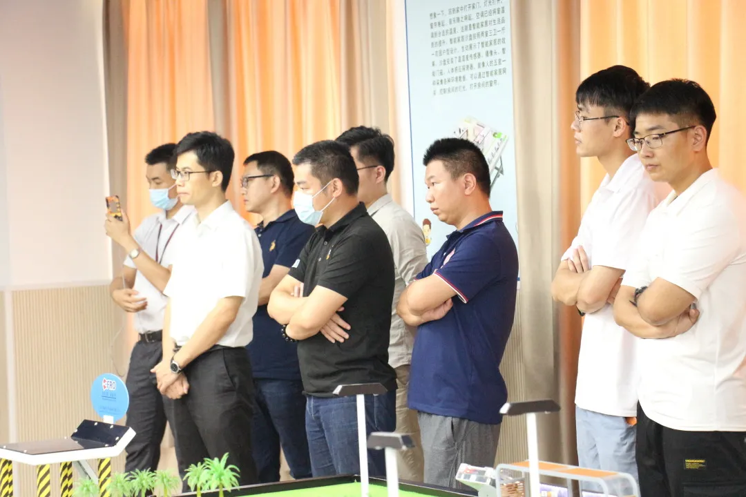 热烈祝贺飞瑞敖中小学人工智能课程研讨会暨赛事交流大会圆满召开