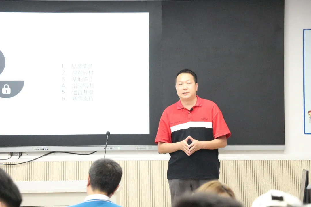 热烈祝贺飞瑞敖中小学人工智能课程研讨会暨赛事交流大会圆满召开